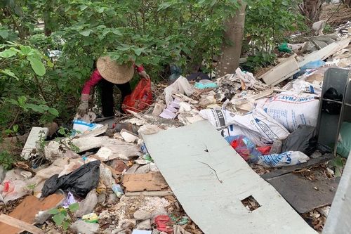 Rác thải rắn bừa bãi trên các tuyến vành đai