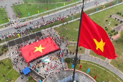 Thiêng liêng Lễ thượng cờ tại đôi bờ Hiền Lương - Bến Hải