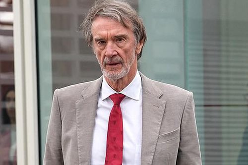 Sir Jim Ratcliffe đối mặt sóng gió từ Nice giữa tham vọng tại MU