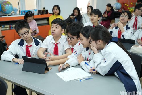 Các nhà trường, học sinh tiếp cận chuyển đổi số, xây dựng trường học thông minh