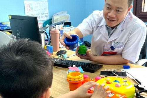 Những dấu hiệu nhận biết sớm trẻ mắc rối loạn phổ tự kỷ