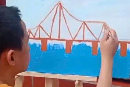 'Mẹ tự hào về con, họa sĩ của mẹ'!