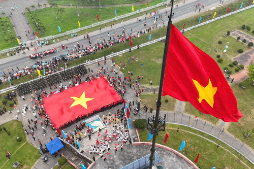 Tiền phong Marathon 2025: Lễ thượng cờ tại Di tích lịch sử quốc gia đặc biệt đôi bờ Hiền Lương-Bến Hải
