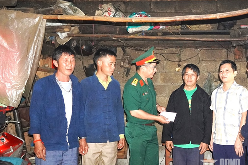 Chỉ huy trưởng gương mẫu, đi đầu, hết lòng vì người dân