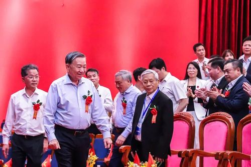 Tổng Bí thư Tô Lâm dự chương trình nghệ thuật 'Đảng trong mùa xuân đại thắng'