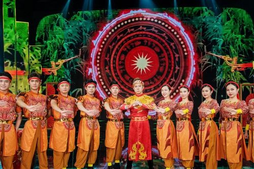 Quốc Đại truyền tải lòng tự hào dân tộc qua 'Sắc màu Việt Nam'