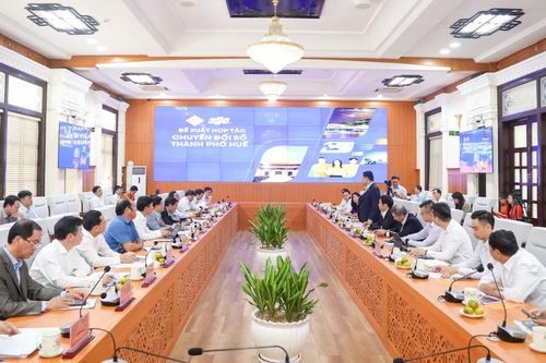 FPT đề xuất hợp tác chuyển đổi số toàn diện với Huế