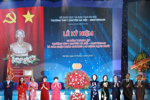Trường THPT chuyên Hà Nội - Amsterdam kỷ niệm 40 năm thành lập