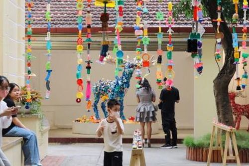 Triển lãm 'Kỷ nguyên nhựa': Hành trình tái sinh của những món đồ chơi cũ
