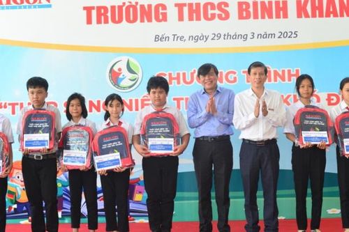 Báo Sài Gòn Giải Phóng trao học bổng và bàn giao công trình trường học hơn 6 tỷ đồng tại Bến Tre