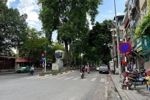 Cấm xe 16 chỗ trở lên đi vào 2 tuyến phố gần Lăng Bác