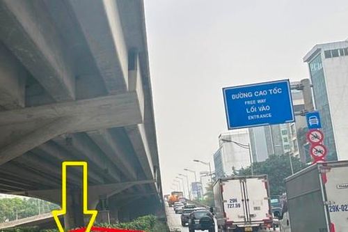 Xén dải phân cách mở rộng nút giao Trung Hòa và đường Khuất Duy Tiến