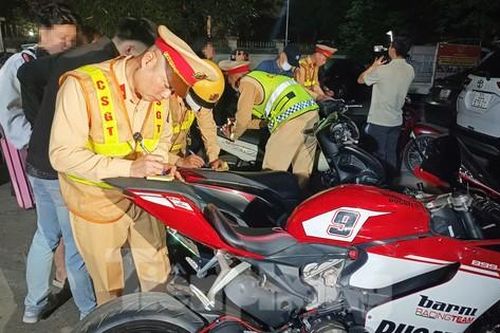 CSGT Hà Nội đánh chặn nhiều tuyến đường xử lý hàng chục 'quái xế'