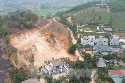 Hà Nội: Xác minh thông tin 'bạt đồi', vận chuyển đất trái phép tại Ba Vì