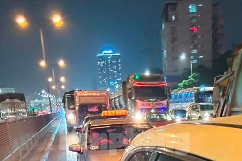 Hà Nội: Đường vành đai 3 tắc 'không lối thoát' từ cao xuống thấp