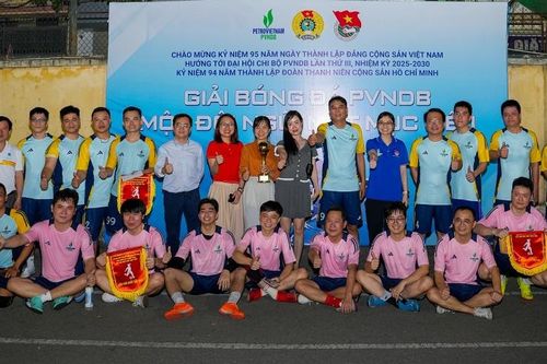 Sôi nổi giải giao lưu bóng đá 'PVNDB Một đội ngũ - Một mục tiêu'