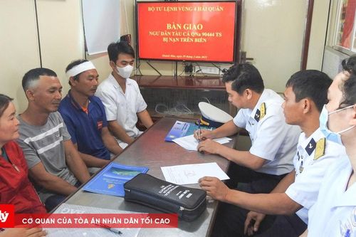 Hải quân đưa ngư dân bị nạn ở Trường Sa về với gia đình