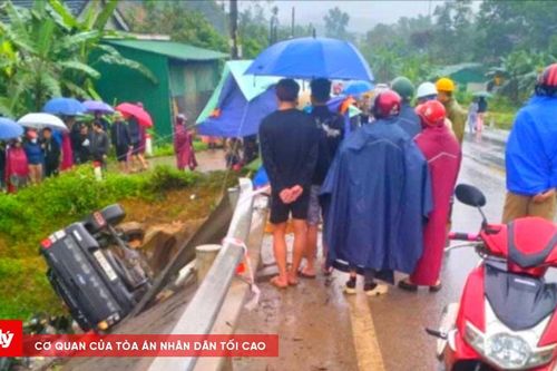 Va chạm với xe bán tải khiến 3 người thương vong