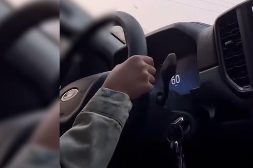 Tài xế 'đùa giỡn' với vô lăng, đăng clip câu view và cái giá phải trả