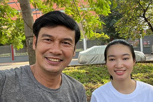 Diễn viên Tiết Cương vỡ òa đón tin vui với vợ trẻ kém 26 tuổi