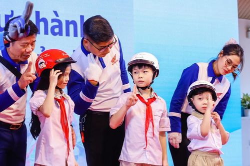 Honda Việt Nam góp phần tăng tỷ lệ đội mũ bảo hiểm đạt chuẩn