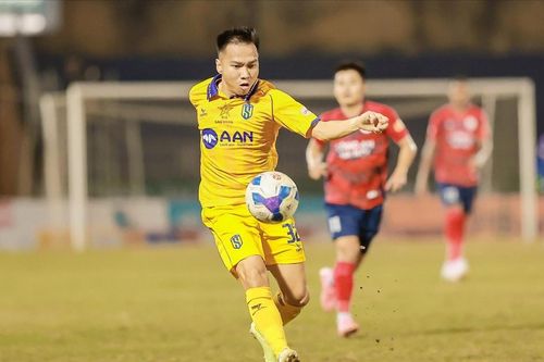 Sông Lam Nghệ An sử dụng đội hình nào ở trận tứ kết Cúp Quốc gia?