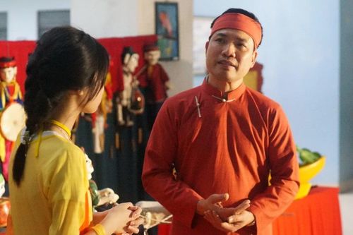 Nghệ nhân miệt mài giữ di sản rối cạn duy nhất trên đất Hà Thành
