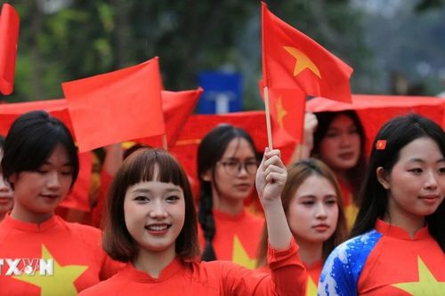 Hà Nội: Hơn 1.000 phụ nữ diễu hành áo dài và xếp hình bản đồ Việt Nam