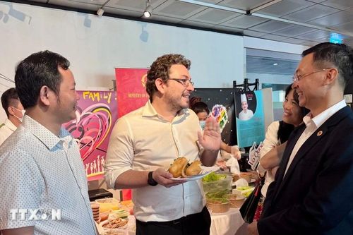 'Đóa hoa' Việt Nam trong Lễ hội Ẩm thực Pháp ngữ 2025 tại Singapore