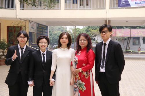 Học sinh THPT chuyên Đại học Sư phạm giành học bổng từ 3 đại học danh giá của Mỹ