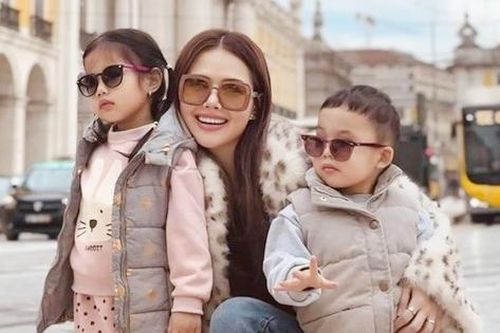 Phanh Lee sang chảnh cùng 'thế lực nhí', xuất ngoại như đi chợ