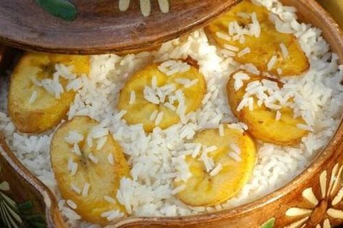 Nấu cơm cho thêm quả chuối, nghe lạ nhưng bất ngờ công dụng 'vàng 10'