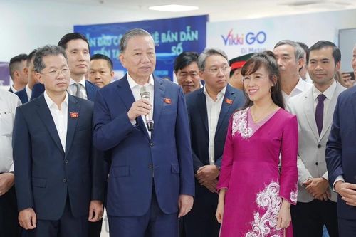 Tổng Bí thư Tô Lâm thăm trung tâm vi mạch và AI tại Đà Nẵng