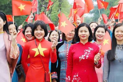 Miss Photo Vũ Hương Giang: Vui và tự hào khi được tham gia Diễu hành áo dài