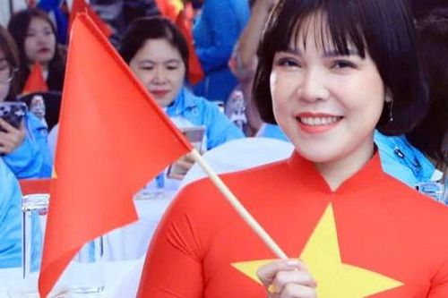 Hoa khôi Vầng trăng khuyết Bế Thị Băng: Cùng lan tỏa vẻ đẹp, tình yêu với áo dài