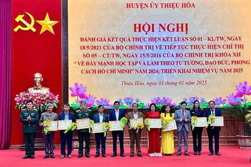 Gương sáng giáo viên học tập và làm theo Bác