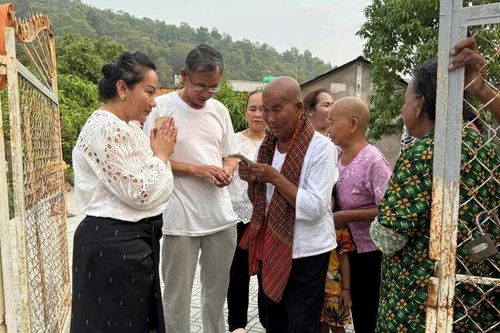 Trao 170 phần quà Tết Chol Chnam Thmay cho bà con đồng bào dân tộc thiểu số Khmer xã Châu Lăng