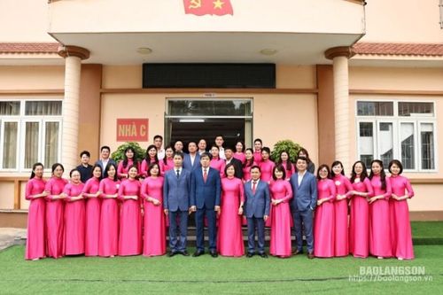Báo Lạng Sơn tổng kết, trao giải cuộc thi viết chủ đề học tập và làm theo tư tưởng, đạo đức, phong cách Hồ Chí Minh và cuộc thi viết về Xây dựng Đảng năm 2025