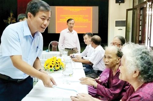 Chăm lo cho người có công