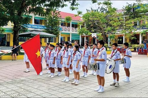 Vượt khó trong xây dựng trường đạt chuẩn quốc gia
