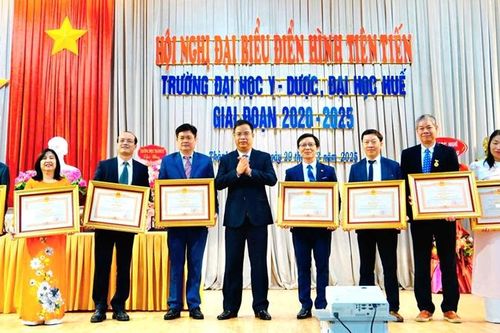Trường Đại học Y - Dược, Đại học Huế: Tôn vinh, khen thưởng các điển hình tiên tiến