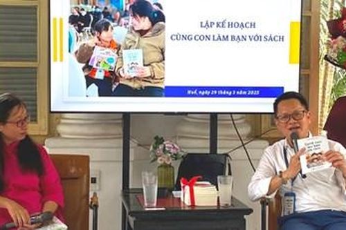 Ra mắt sách 'Cùng con làm bạn với sách'