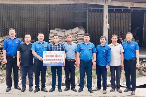 Đoàn Thanh niên Sở Xây dựng Điện Biên: Chung tay hỗ trợ xóa nhà tạm, nhà dột nát