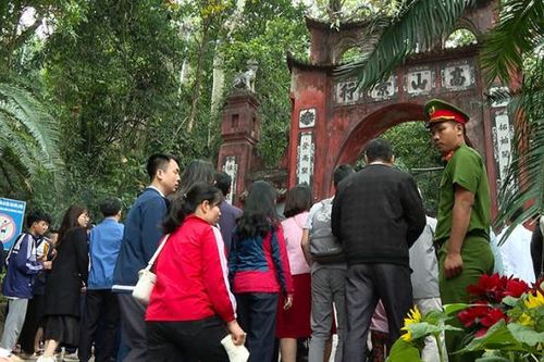 Công an Phú Thọ triển khai gần 200 chốt bảo đảm ANTT lễ hội Đền Hùng