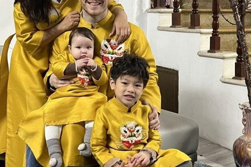 Mẹ đơn thân Hà Nội lấy chồng Tây điển trai quen qua mạng, con riêng và bố dượng ngoại hình giống hệt nhau