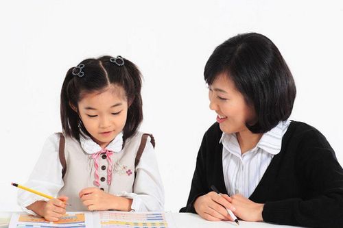 Thuê giáo viên về nhà kèm riêng con học bài là vi phạm Thông tư 29, đúng không?