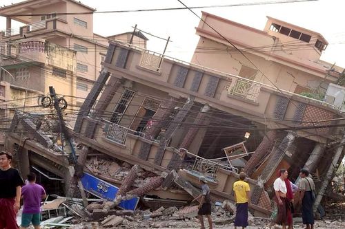 Myanmar tan hoang sau động đất: Cầu gãy, nhà sập, đường ray xiêu vẹo