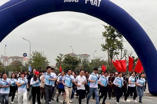 Hơn 600 vận động viên huyện Gia Lâm tham gia Ngày chạy Olympic và phát động Giải chạy Báo Hànôịmới mở rộng