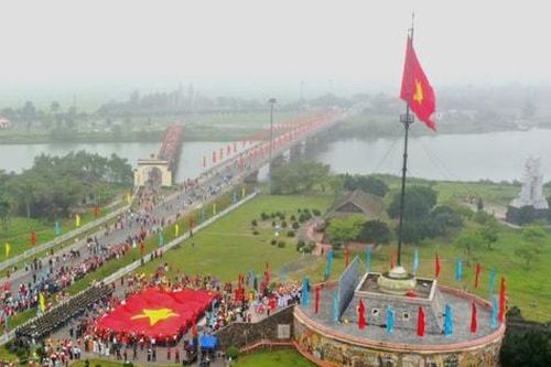 Thiêng liêng Lễ thượng cờ đặc biệt tại đôi bờ Hiền Lương - Bến Hải