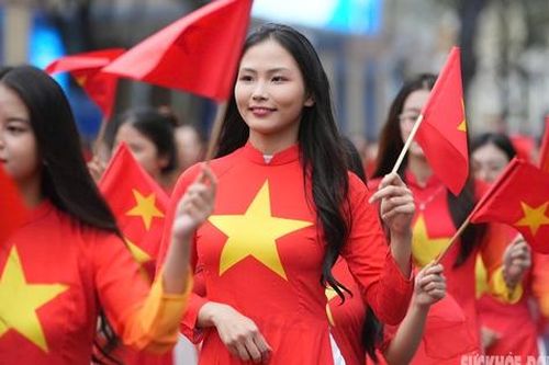 Ấn tượng màn diễu hành áo dài của hơn 1.000 phụ nữ